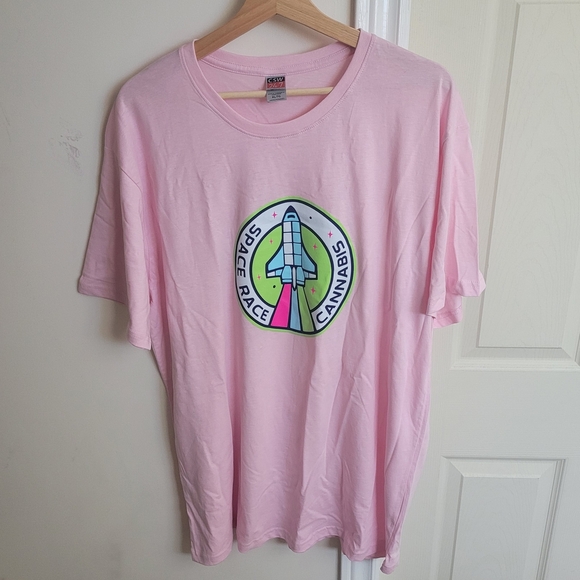 🆕️ Space Race Cannabis T-Shirt NWOT - Picture 1 of 4